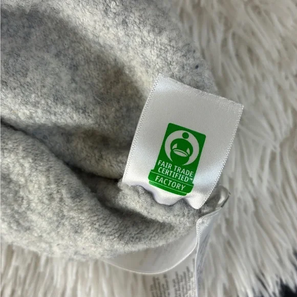 J. Crew Relaxed Gray Crewneck pullover Sweater 🩶 - Picture 11 of 11